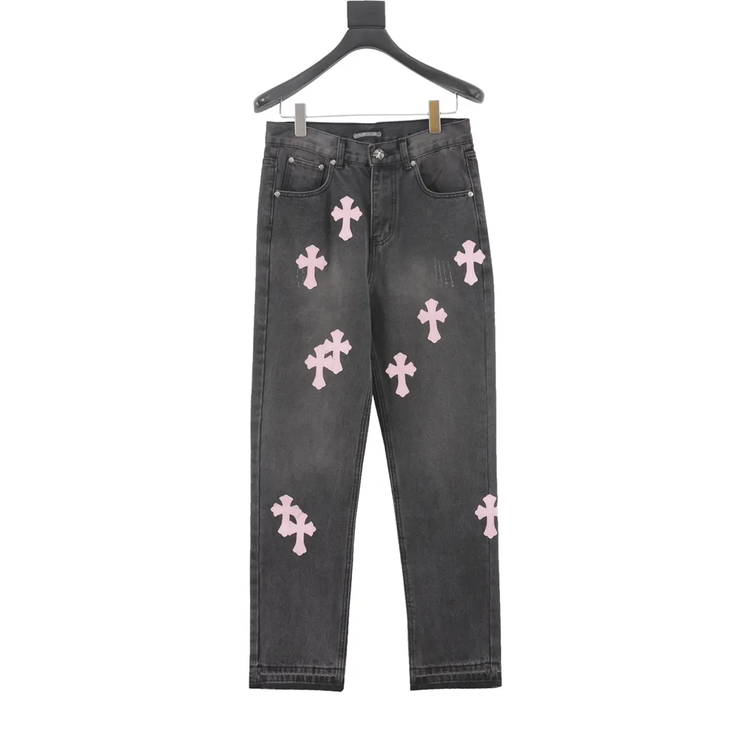 P220 model number Y829 Chromehearts/Chrome Hearts classic leather label cross denim trousers After the trousers are finished, they are subjected to heavy enzyme stone grinding and rinsing. Each pair is different in washing. The heavy washing process has many hidden secret details. The trousers featured this time are perfect in terms of shape and upper body. It is no exaggeration to say that it takes more time to make 20 short-sleeves than to make one pair of jeans. The fabric is made of 12.2 ounces of high-quality denim. Only denim with 12 ounces or more can have the unique high-end texture of denim. I am very satisfied with the proofing after several washes. Size:28-34